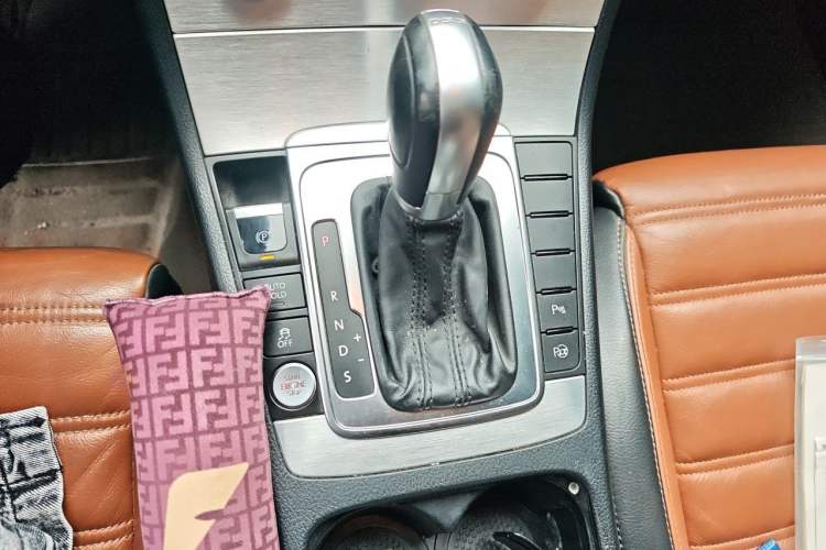 Used Volkswagen FAW-Volkswagen CC 2013 2.0 TSI Luxury Model Gear Lever