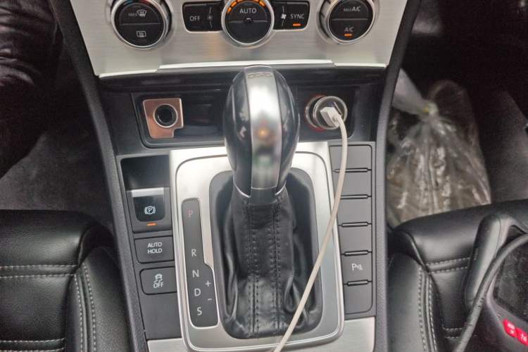 Used Volkswagen FAW-Volkswagen CC 2013 1.8TSI Prestige Model Gear Lever