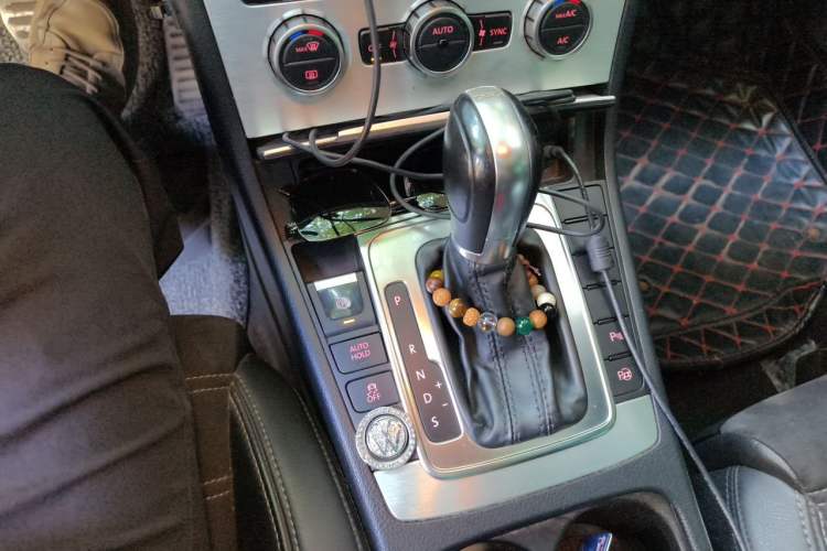 Used Volkswagen FAW-Volkswagen CC 2013 2.0 TSI Luxury Model Gear Lever