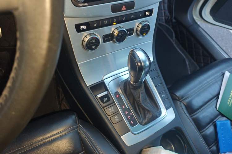 Used Volkswagen FAW-Volkswagen CC 2013 1.8TSI Luxury Model Gear Lever