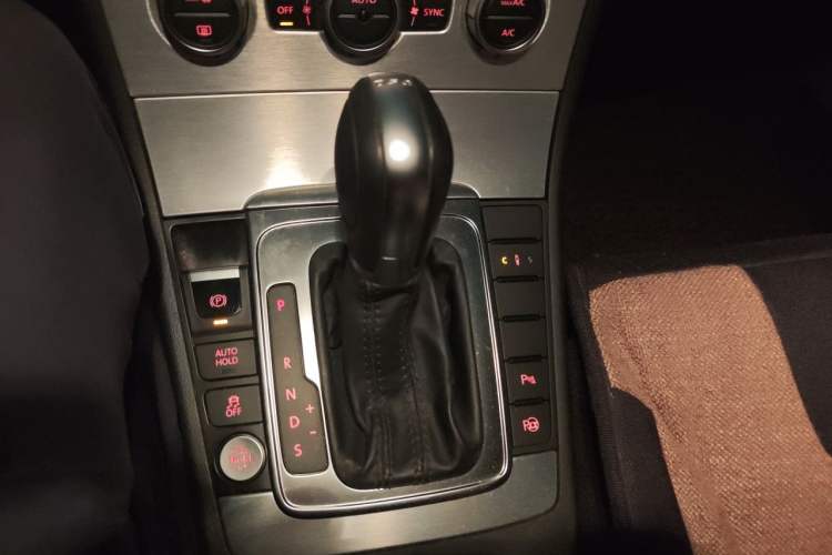 Used Volkswagen FAW-Volkswagen CC 2013 2.0 TSI Ultimate Model Gear Lever