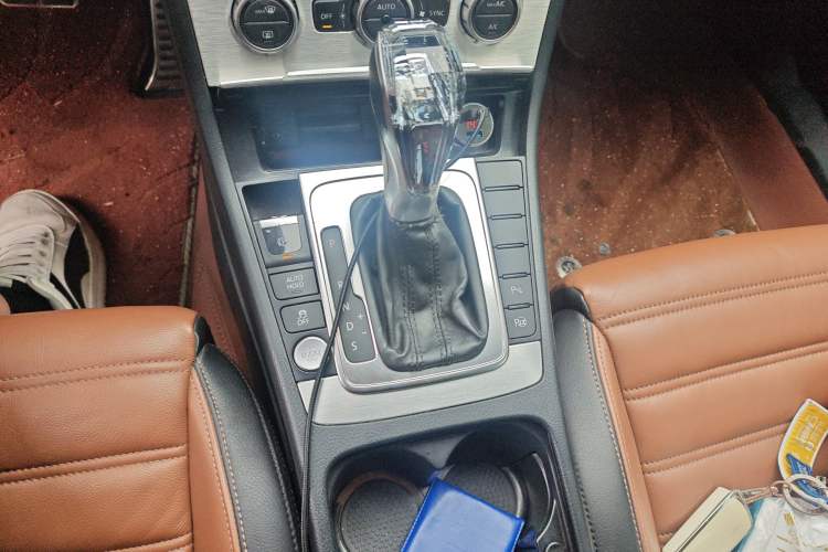 Used Volkswagen FAW-Volkswagen CC 2013 1.8TSI Luxury Model Gear Lever