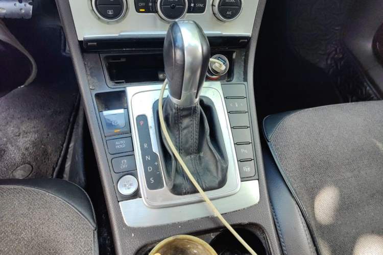 Used Volkswagen FAW-Volkswagen CC 2013 2.0 TSI Ultimate Model Gear Lever