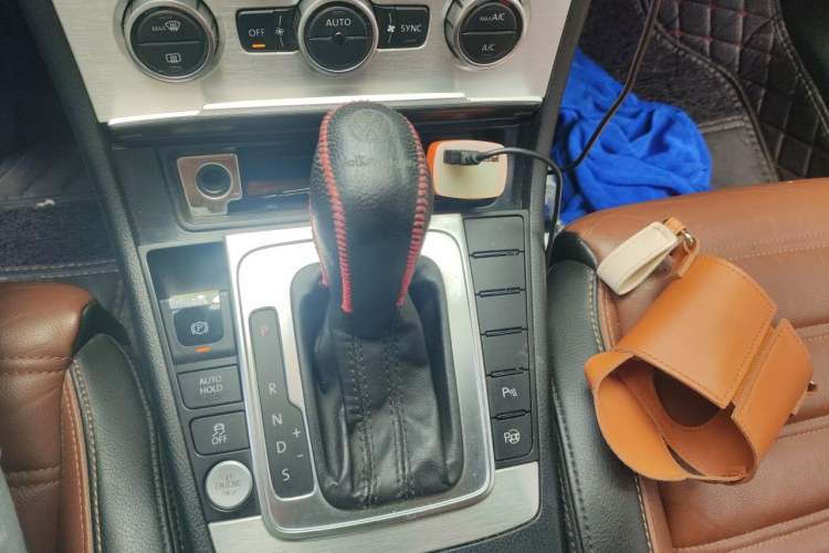 Used Volkswagen FAW-Volkswagen CC 2013 1.8TSI Luxury Model Gear Lever