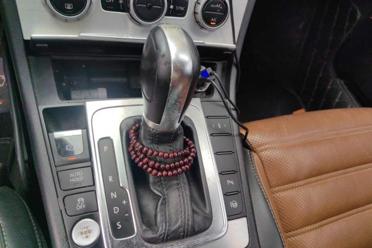 Used Volkswagen FAW-Volkswagen CC 2013 2.0 TSI Ultimate Model Gear Lever