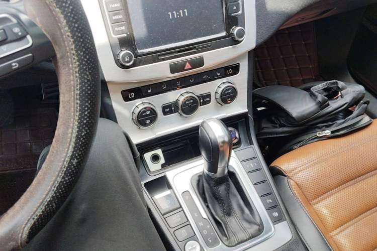 Used Volkswagen FAW-Volkswagen CC 2013 2.0 TSI Ultimate Model Gear Lever