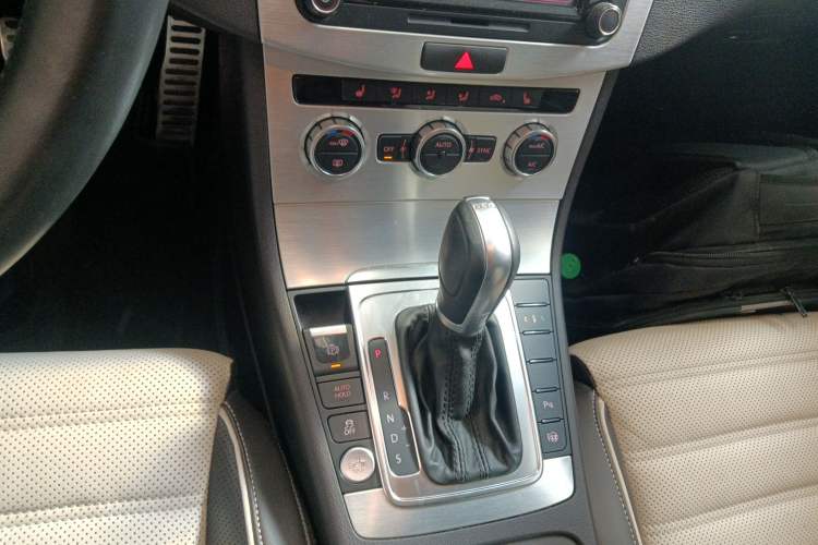 Used Volkswagen FAW-Volkswagen CC 2013 3.0 FSI V6 Gear Lever