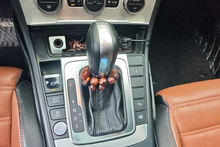 Used Volkswagen FAW-Volkswagen CC 2013 2.0 TSI Ultimate Model Gear Lever
