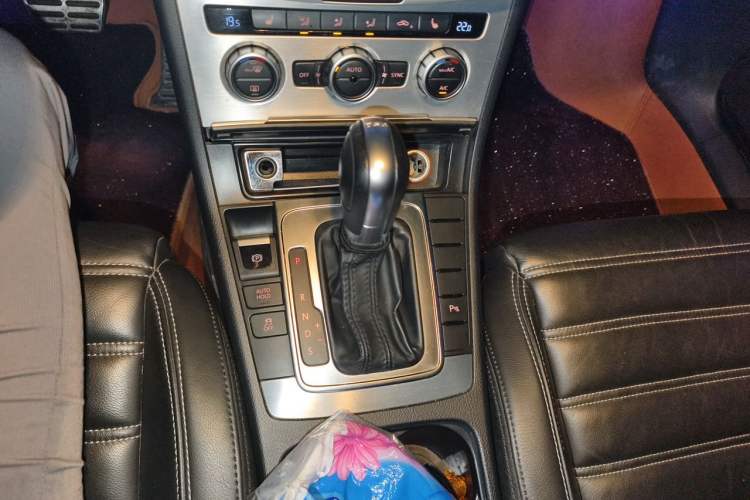 Used Volkswagen FAW-Volkswagen CC 2013 1.8TSI Prestige Model Gear Lever