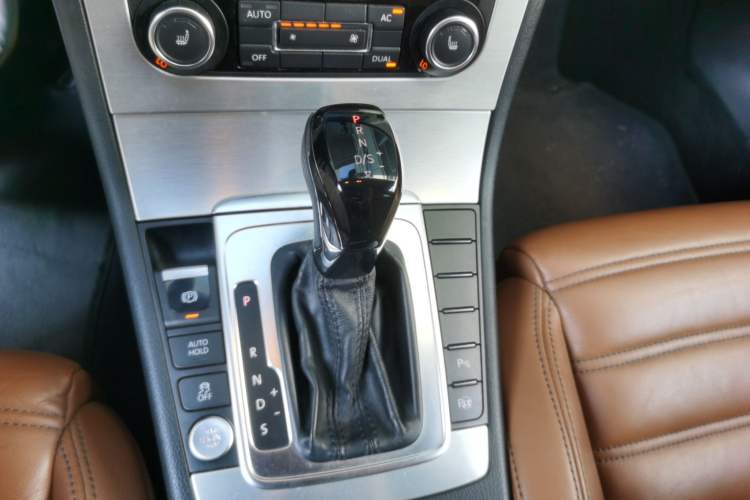 Used Volkswagen FAW-Volkswagen CC 2013 2.0 TSI Luxury Model Gear Lever