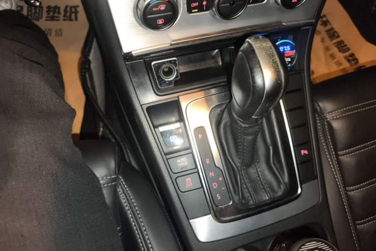 Used Volkswagen FAW-Volkswagen CC 2013 1.8TSI Prestige Model Gear Lever