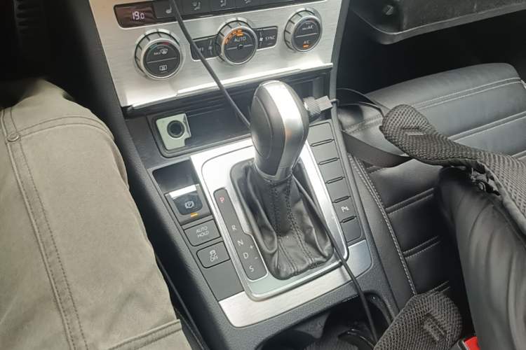 Used Volkswagen FAW-Volkswagen CC 2013 1.8TSI Prestige Model Gear Lever
