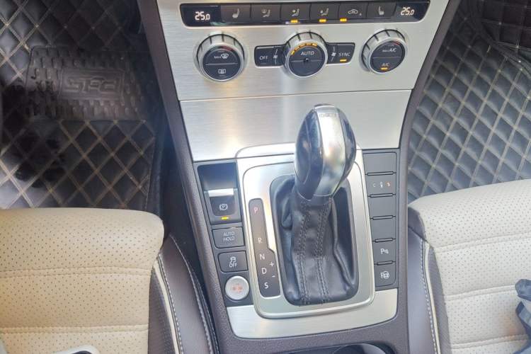 Used Volkswagen FAW-Volkswagen CC 2013 3.0 FSI V6 Gear Lever