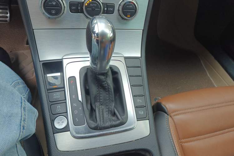 Used Volkswagen FAW-Volkswagen CC 2013 1.8TSI Luxury Model Gear Lever