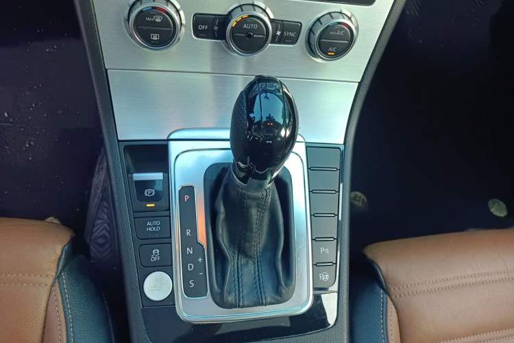 Used Volkswagen FAW-Volkswagen CC 2013 1.8TSI Luxury Model Gear Lever