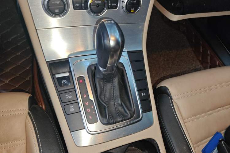 Used Volkswagen FAW-Volkswagen CC 2013 1.8TSI Prestige Model Gear Lever