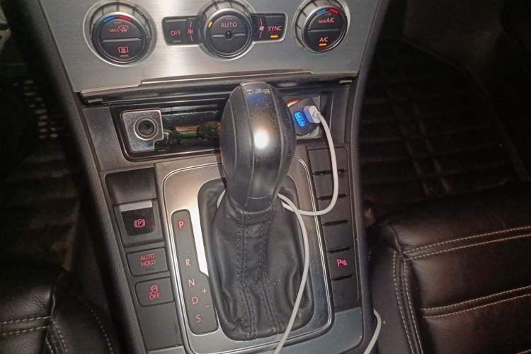 Used Volkswagen FAW-Volkswagen CC 2013 1.8TSI Prestige Model Gear Lever