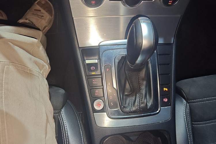 Used Volkswagen FAW-Volkswagen CC 2013 2.0 TSI Luxury Model Gear Lever