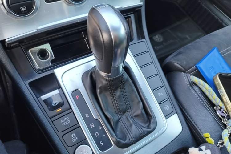 Used Volkswagen FAW-Volkswagen CC 2013 1.8TSI Luxury Model Gear Lever