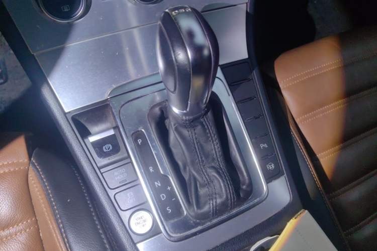 Used Volkswagen FAW-Volkswagen CC 2013 1.8TSI Luxury Model Gear Lever