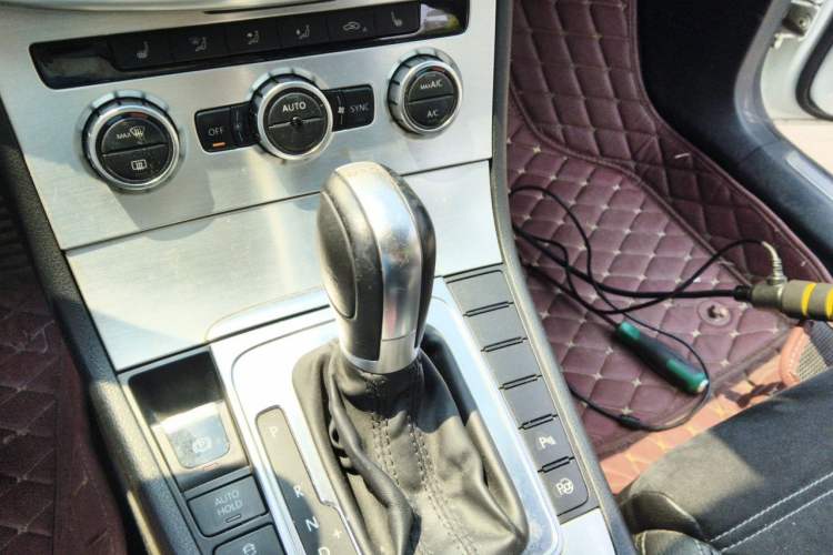 Used Volkswagen FAW-Volkswagen CC 2013 2.0 TSI Luxury Model Gear Lever