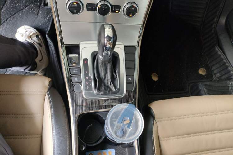 Used Volkswagen FAW-Volkswagen CC 2013 1.8TSI Prestige Model Gear Lever