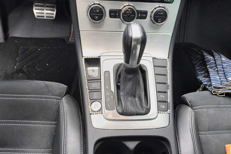 Used Volkswagen FAW-Volkswagen CC 2013 1.8TSI Luxury Model Gear Lever