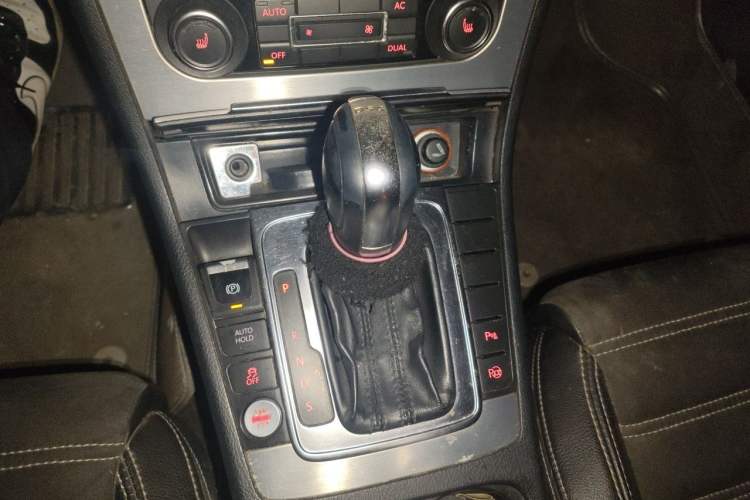 Used Volkswagen FAW-Volkswagen CC 2013 1.8TSI Luxury Model Gear Lever