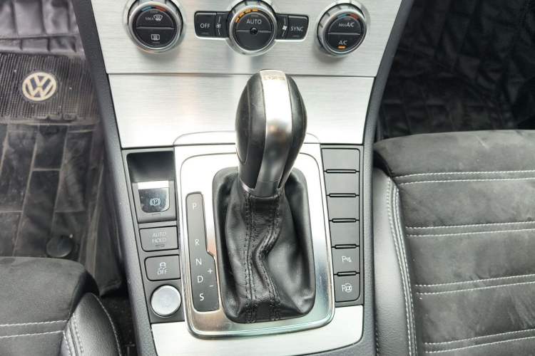 Used Volkswagen FAW-Volkswagen CC 2013 2.0 TSI Luxury Model Gear Lever