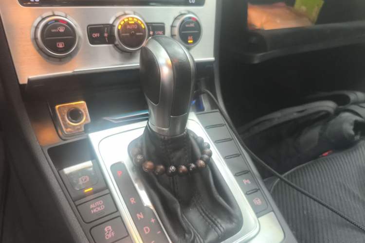 Used Volkswagen FAW-Volkswagen CC 2013 2.0 TSI Luxury Model Gear Lever