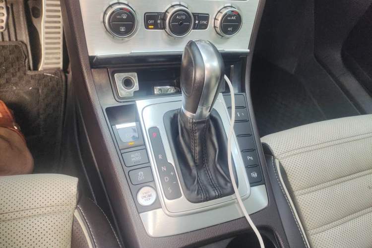 Used Volkswagen FAW-Volkswagen CC 2013 3.0 FSI V6 Gear Lever