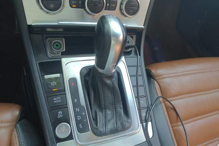 Used Volkswagen FAW-Volkswagen CC 2013 1.8TSI Luxury Model Gear Lever