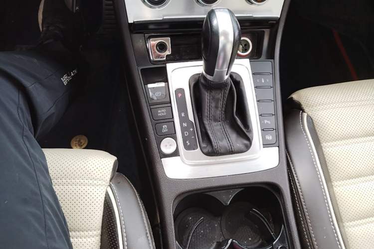 Used Volkswagen FAW-Volkswagen CC 2013 3.0 FSI V6 Gear Lever