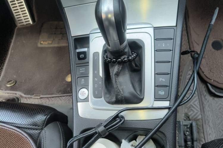 Used Volkswagen FAW-Volkswagen CC 2013 2.0 TSI Ultimate Model Gear Lever