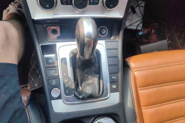 Used Volkswagen FAW-Volkswagen CC 2013 2.0 TSI Luxury Model Gear Lever