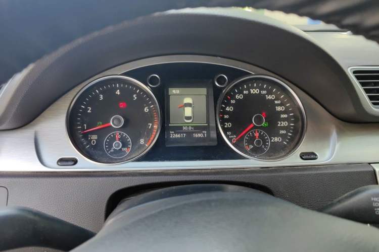 Used Volkswagen FAW-Volkswagen CC 2013 2.0 TSI Ultimate Model Instrument Cluster