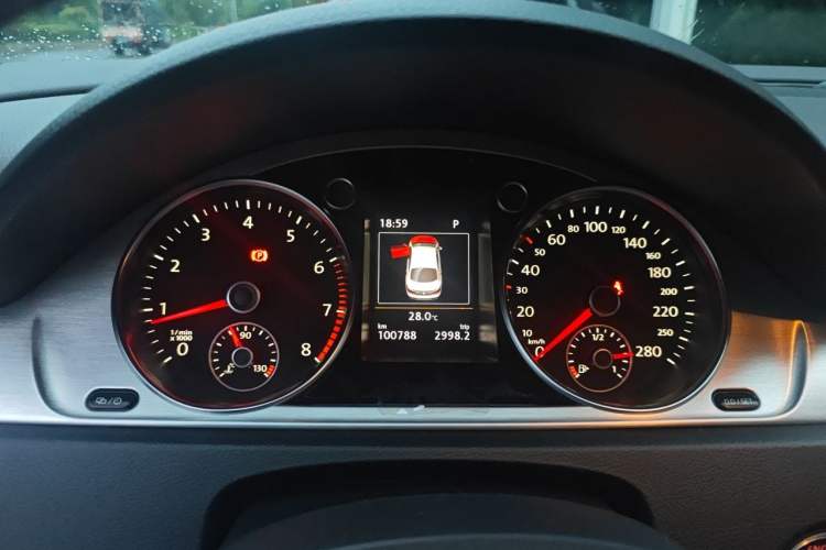 Used Volkswagen FAW-Volkswagen CC 2013 1.8TSI Luxury Model Instrument Cluster
