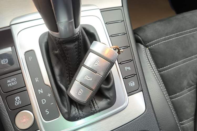 Used Volkswagen FAW-Volkswagen CC 2013 1.8TSI Luxury Model Interior 1