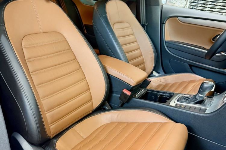 Used Volkswagen FAW-Volkswagen CC 2013 1.8TSI Luxury Model Interior 5
