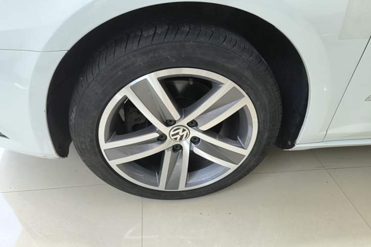 Used Volkswagen FAW-Volkswagen CC 2013 1.8TSI Luxury Model Left Front Wheel Hub