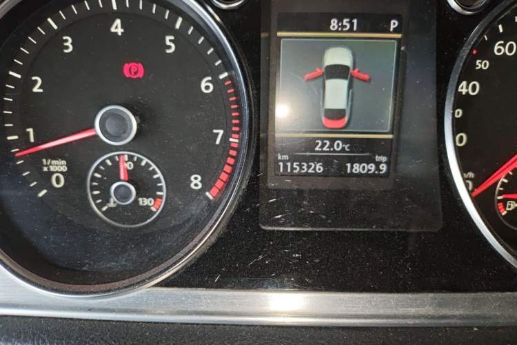 Used Volkswagen FAW-Volkswagen CC 2013 1.8TSI Luxury Model Odometer Close Up