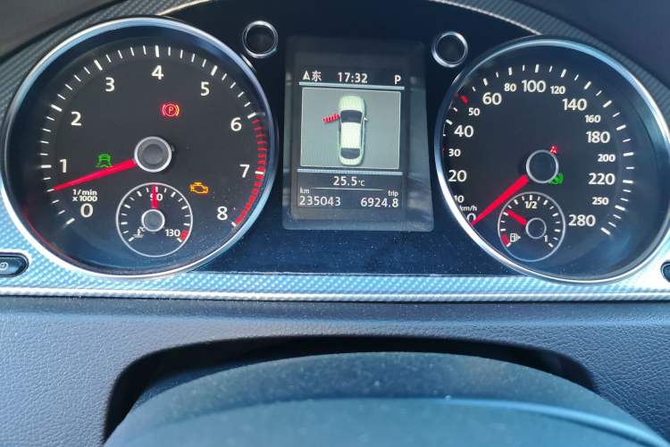 Used Volkswagen FAW-Volkswagen CC 2013 3.0 FSI V6 Odometer Close Up