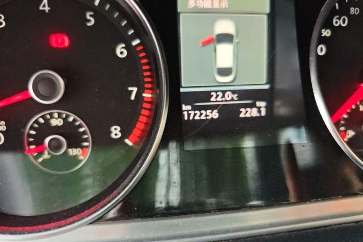 Used Volkswagen FAW-Volkswagen CC 2013 2.0 TSI Luxury Model Odometer Close Up