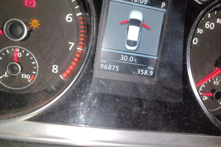 Used Volkswagen FAW-Volkswagen CC 2013 1.8TSI Luxury Model Odometer Close Up