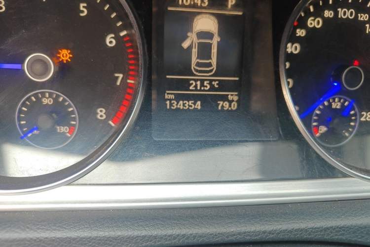 Used Volkswagen FAW-Volkswagen CC 2013 1.8TSI Prestige Model Odometer Close Up