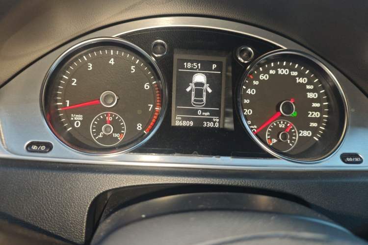 Used Volkswagen FAW-Volkswagen CC 2013 1.8TSI Luxury Model Odometer Close Up