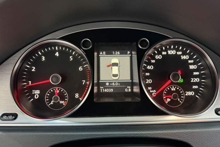 Used Volkswagen FAW-Volkswagen CC 2013 1.8TSI Luxury Model Odometer Close Up