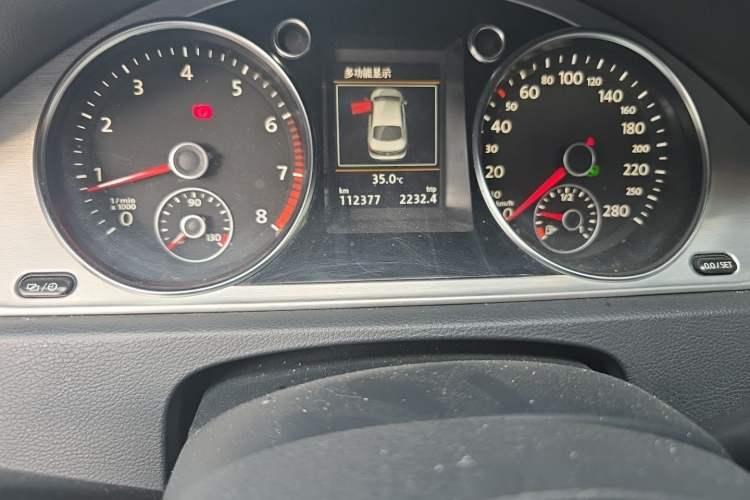 Used Volkswagen FAW-Volkswagen CC 2013 1.8TSI Luxury Model Odometer Close Up