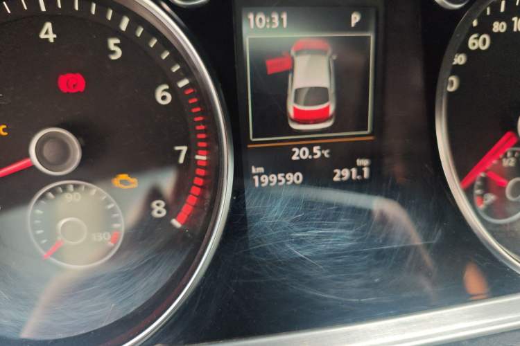Used Volkswagen FAW-Volkswagen CC 2013 1.8TSI Luxury Model Odometer Close Up