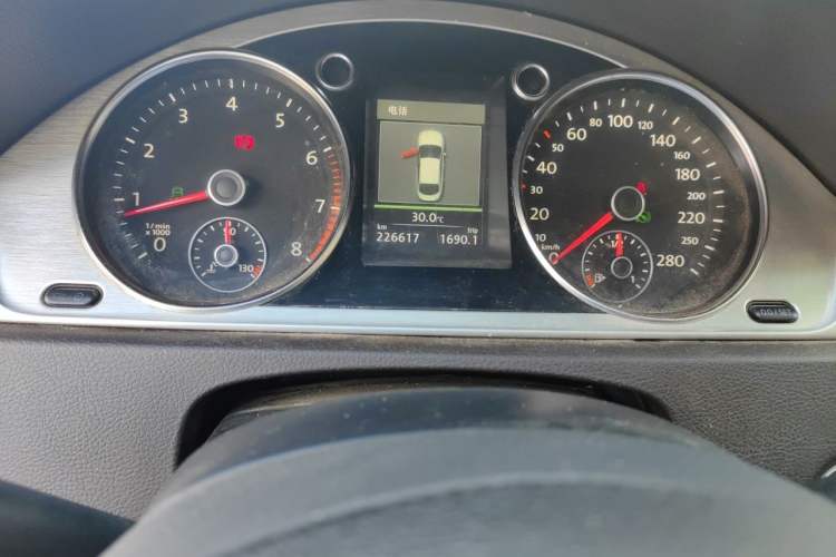 Used Volkswagen FAW-Volkswagen CC 2013 2.0 TSI Ultimate Model Odometer Close Up